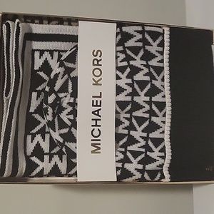 MICHAEL KORS, O/S, WHITE AND BLACK